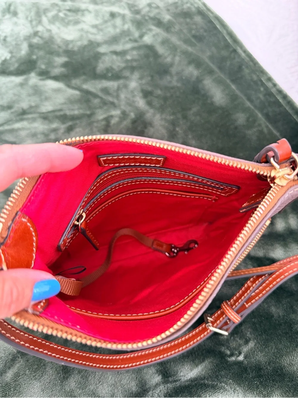 ✨Dooney & Bourke Pebble Grain North South Janine Crossbody EUC ✨
